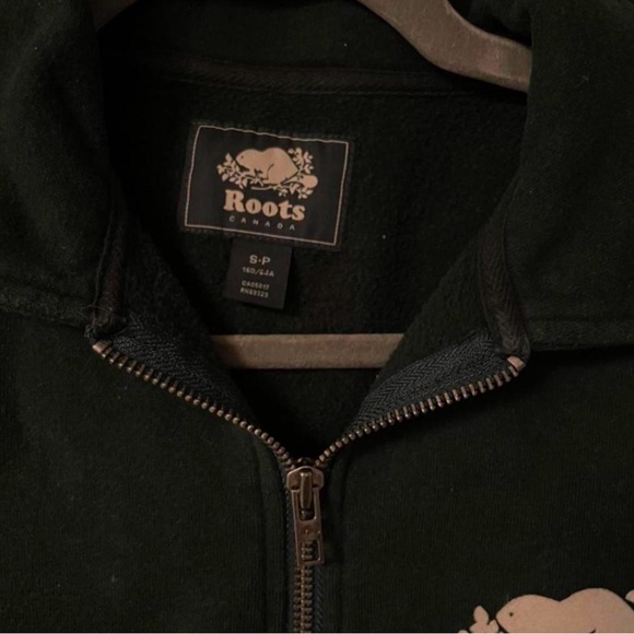 Roots quarter zip sweater. Super comfortable & versatile. - Picture 2 of 4